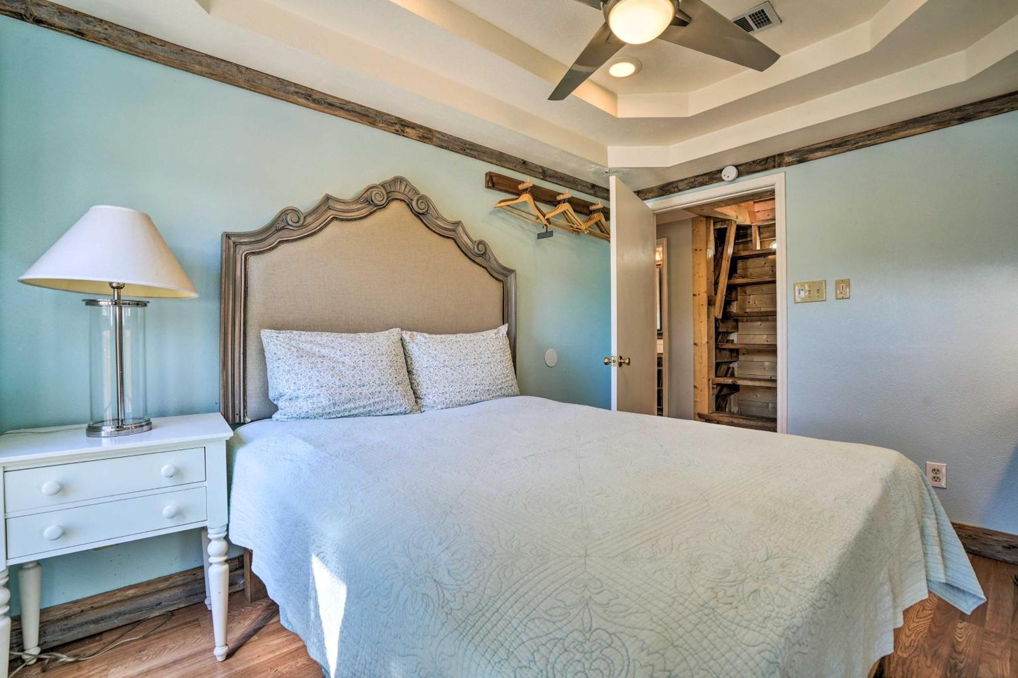 Waterfront Guadalupe River Lodge Home With Dock! シギーン エクステリア 写真