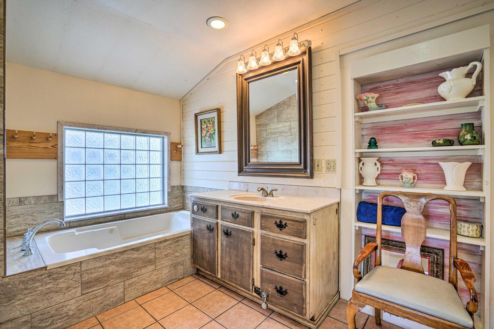 Waterfront Guadalupe River Lodge Home With Dock! シギーン エクステリア 写真