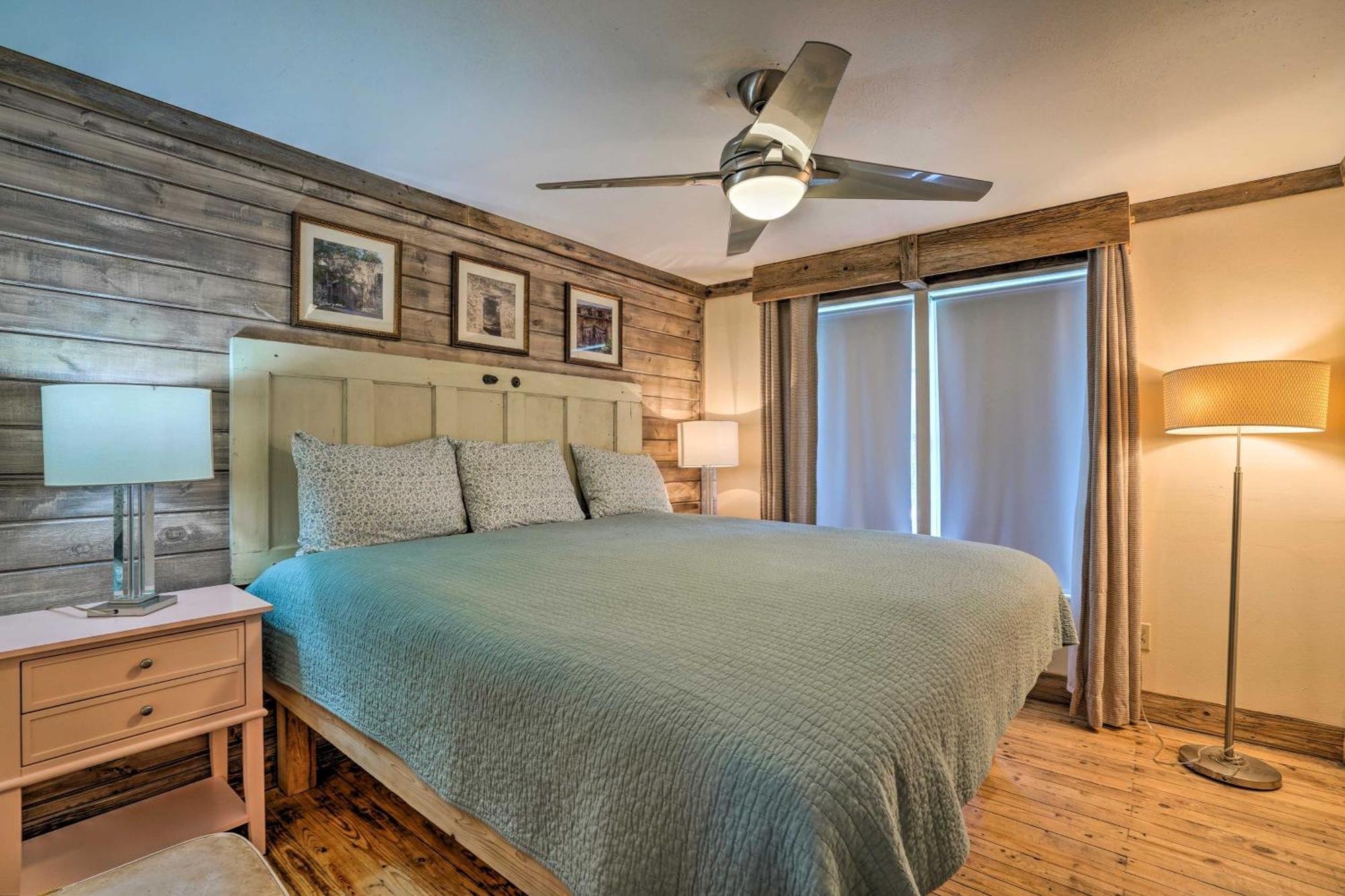 Waterfront Guadalupe River Lodge Home With Dock! シギーン エクステリア 写真