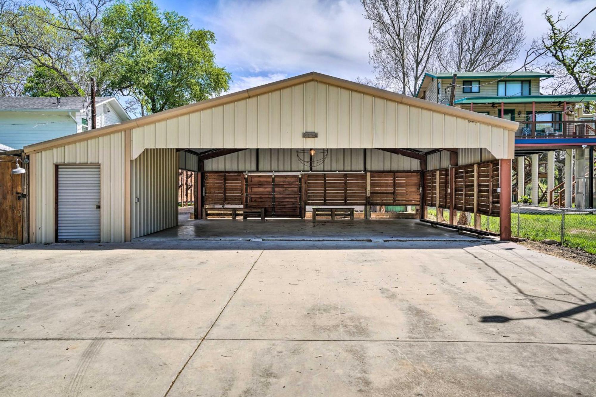 Waterfront Guadalupe River Lodge Home With Dock! シギーン エクステリア 写真