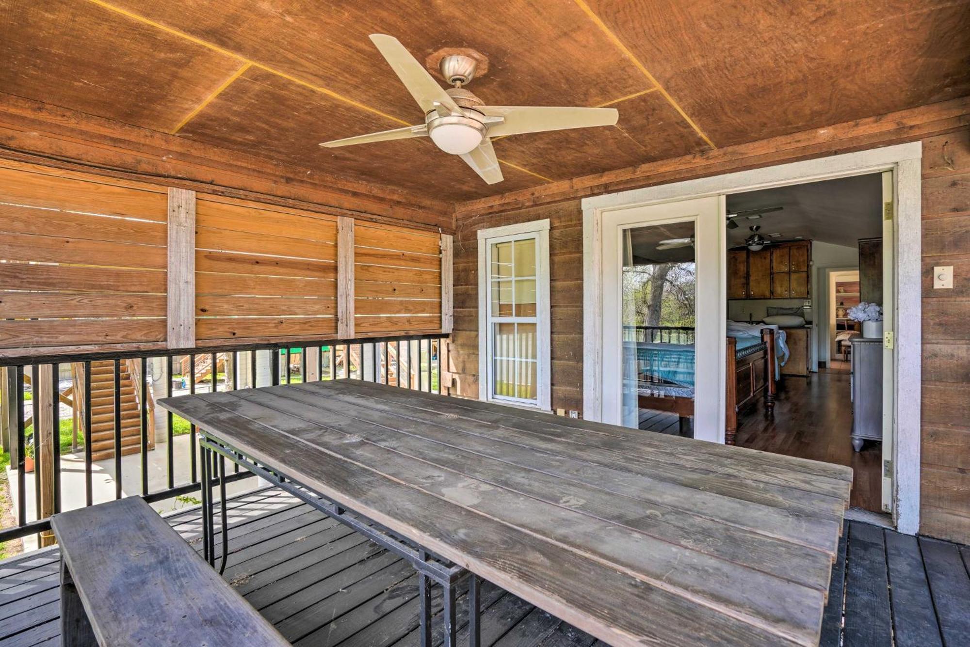 Waterfront Guadalupe River Lodge Home With Dock! シギーン エクステリア 写真